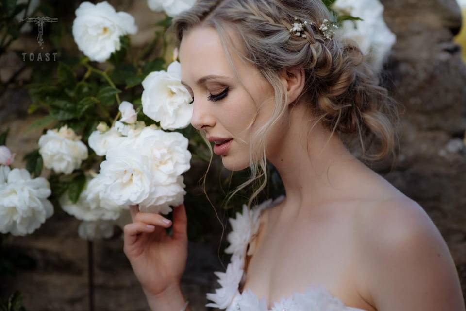 Lisa Cameron wedding hair 🌷