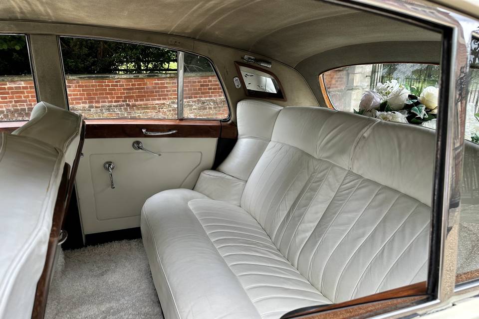 Silver cloud 4 seater