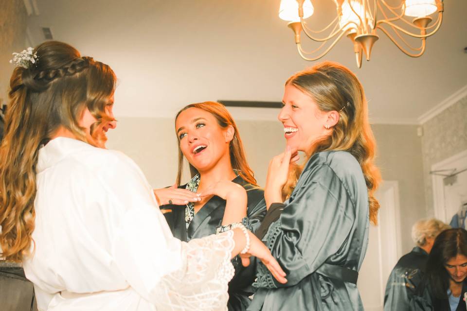 Bride with the bridesmaids