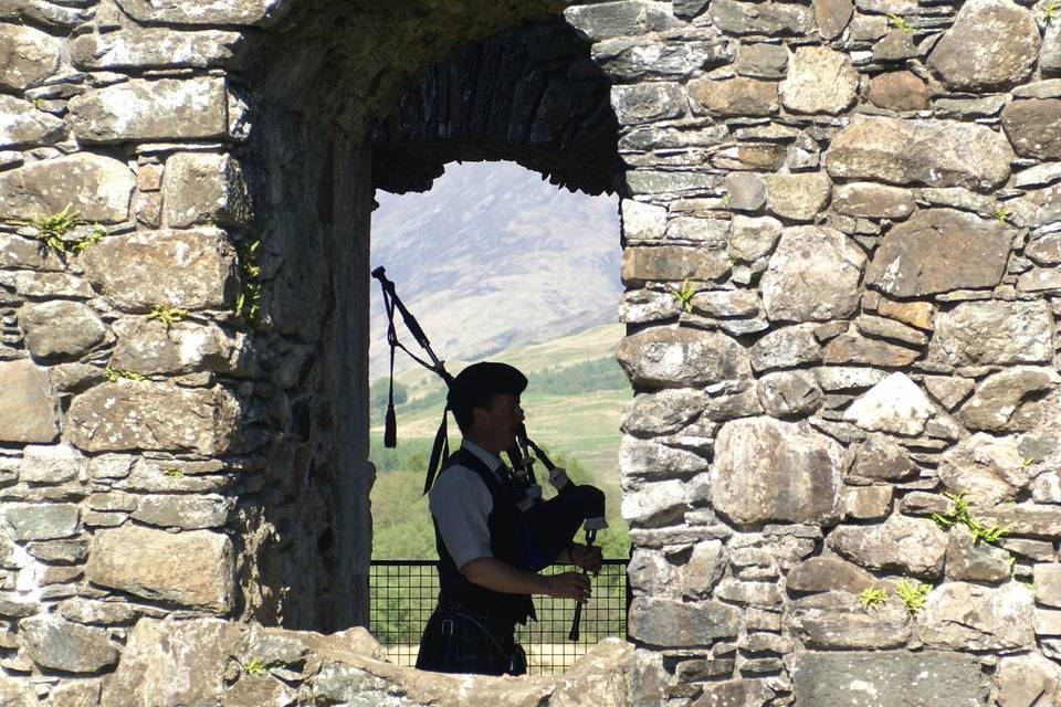 Keith the piper