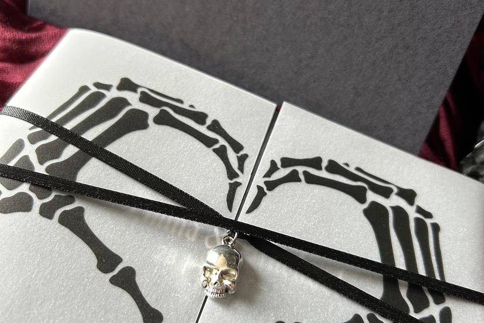 Skeleton heart hands