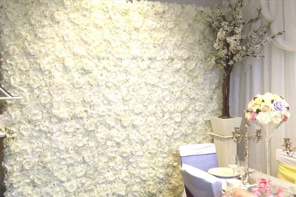 W001- White Flower Wall