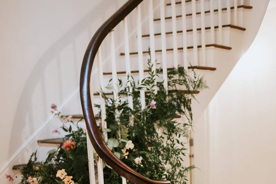 August 2022 - Staircase decor for wedding
