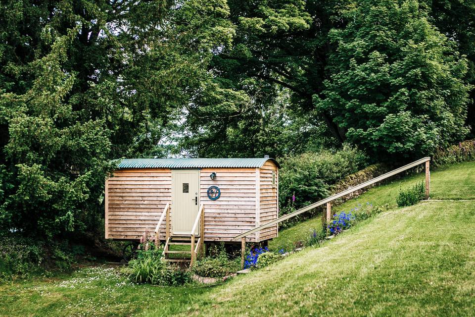 The Ashes Barns and Country House