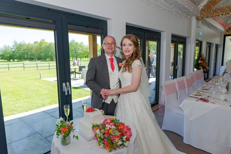 Cutting cake