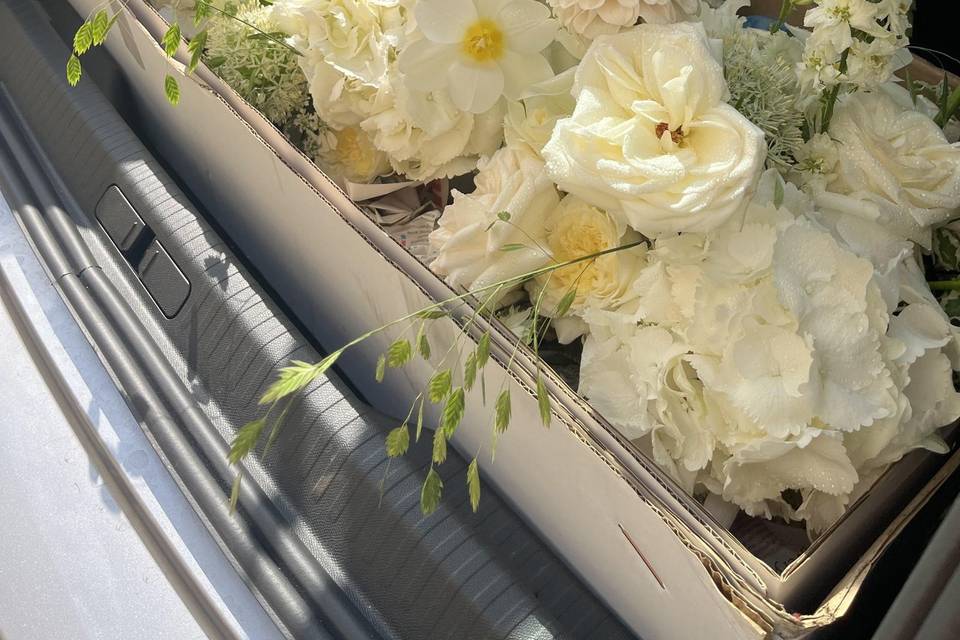 White and green centrepieces