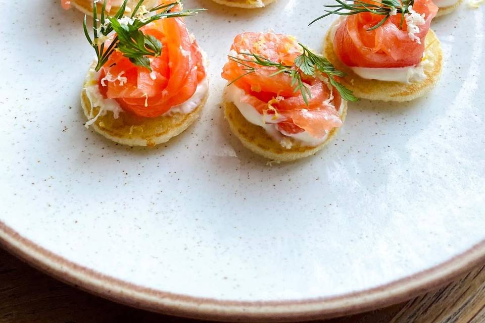 Smoked salmon blinis