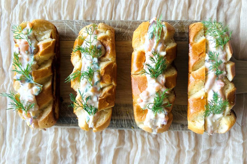 Brioche roll w. smoked salmon
