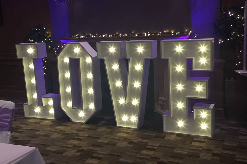 4ft Illuminated LOVE letters