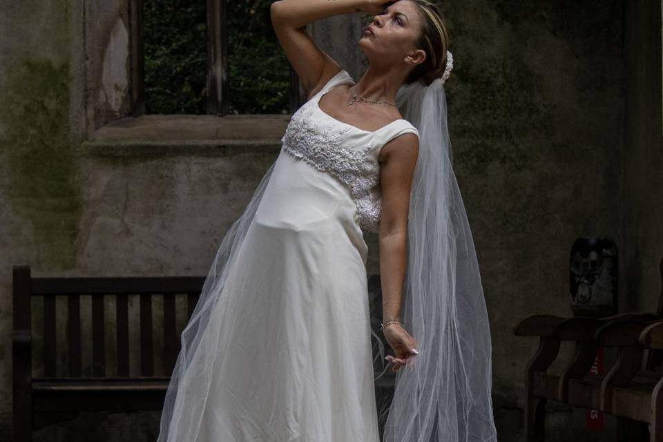 Bride pose
