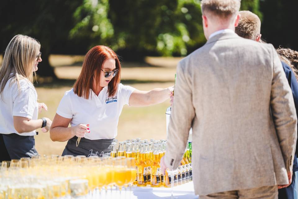 Bar service2