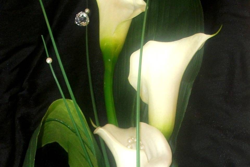 Beautiful Bouquet of Calla Lilies Pearls & Rare Brooch