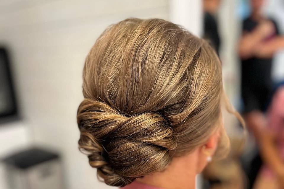 Knotted low bun