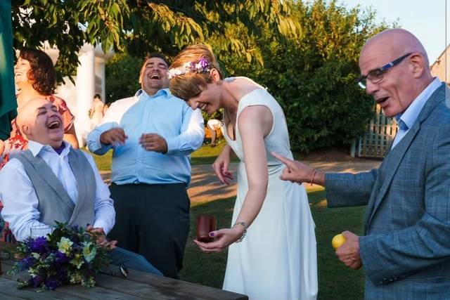 warrentredawaymagician.co.uk