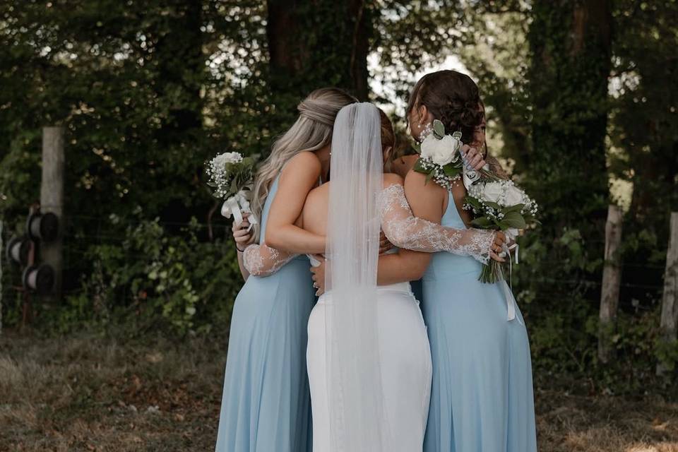 Girly chat before the ceremony