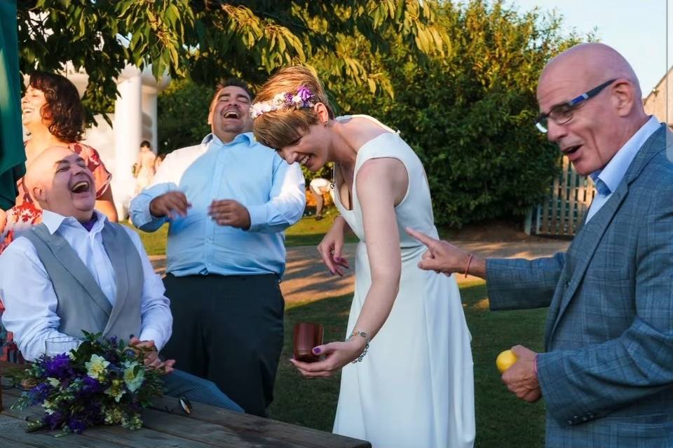 warrentredawaymagician.co.uk