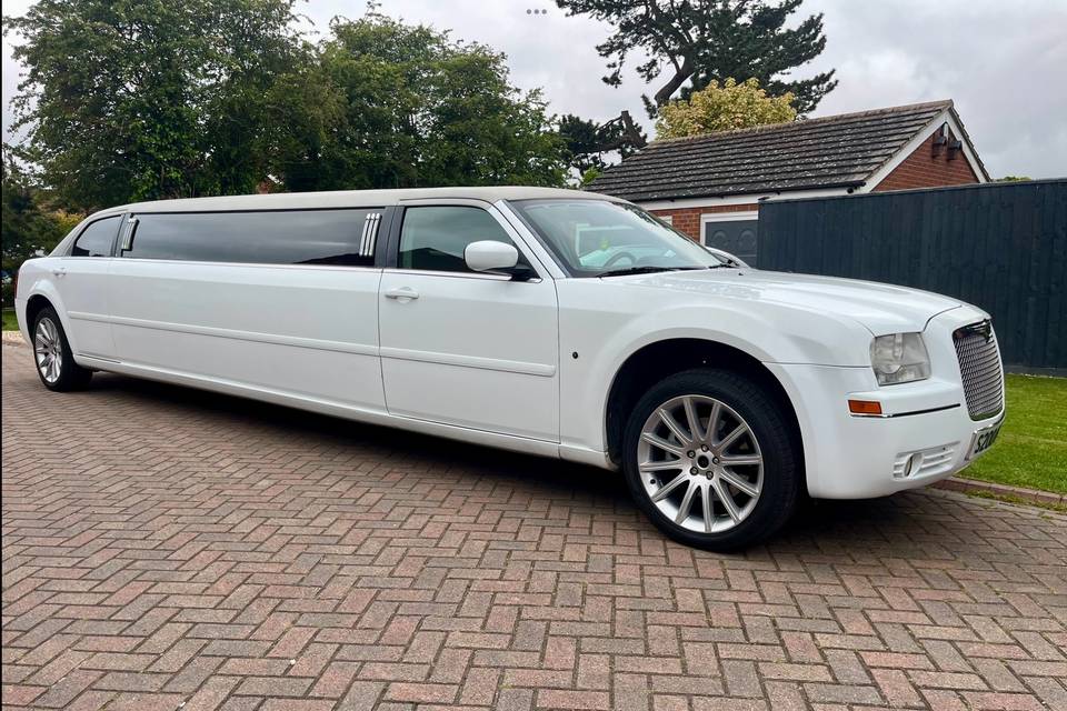 8 passengers limo