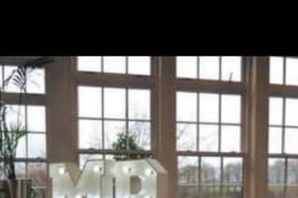 Light up Mr & Mrs letters