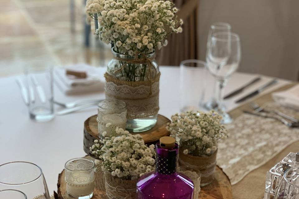 Rustic hessian & lace