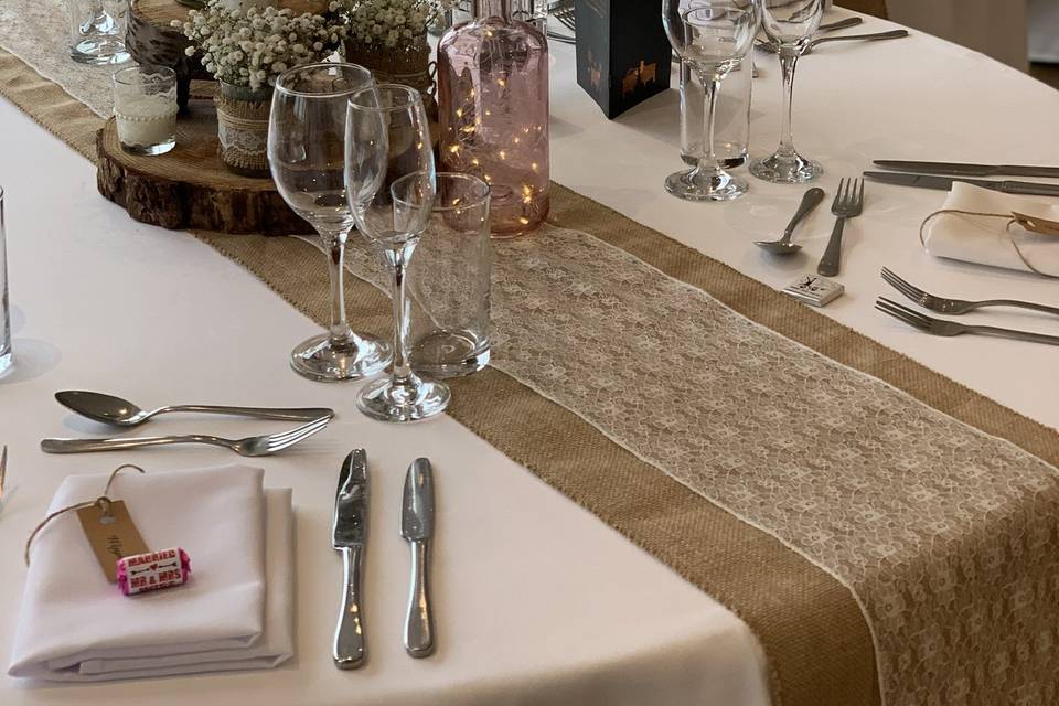 Rustic hessian & lace