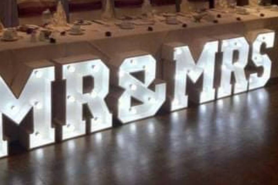 Light up Mr & Mrs letters