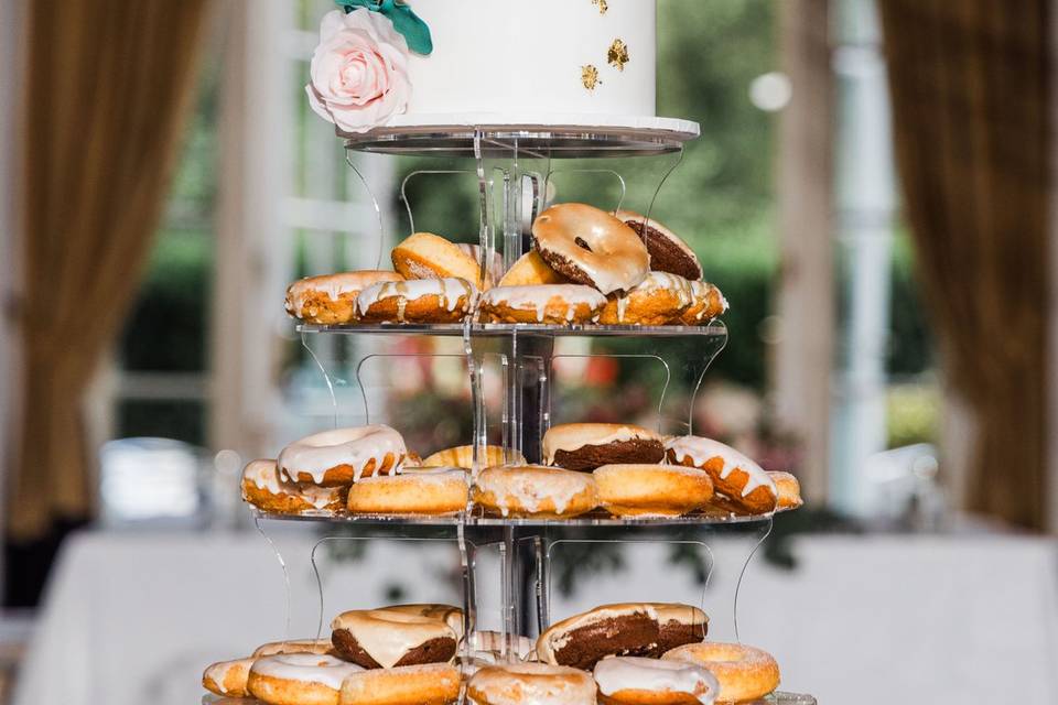 Donut cake