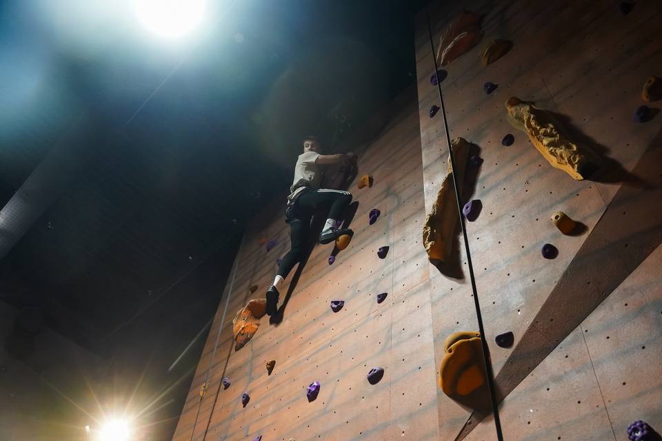 Climbing wall