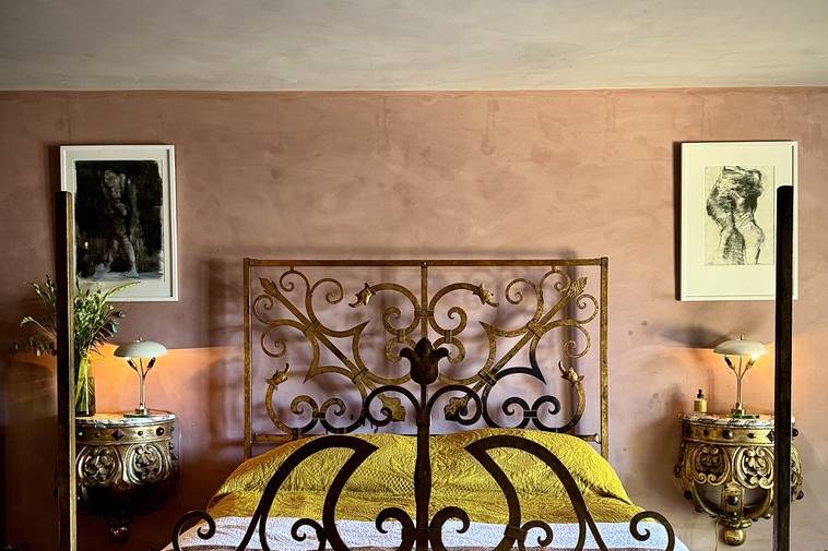 Fainting room