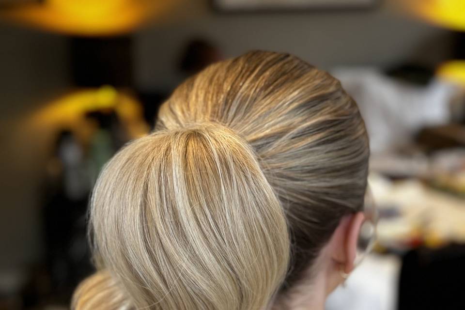 High wavy pony