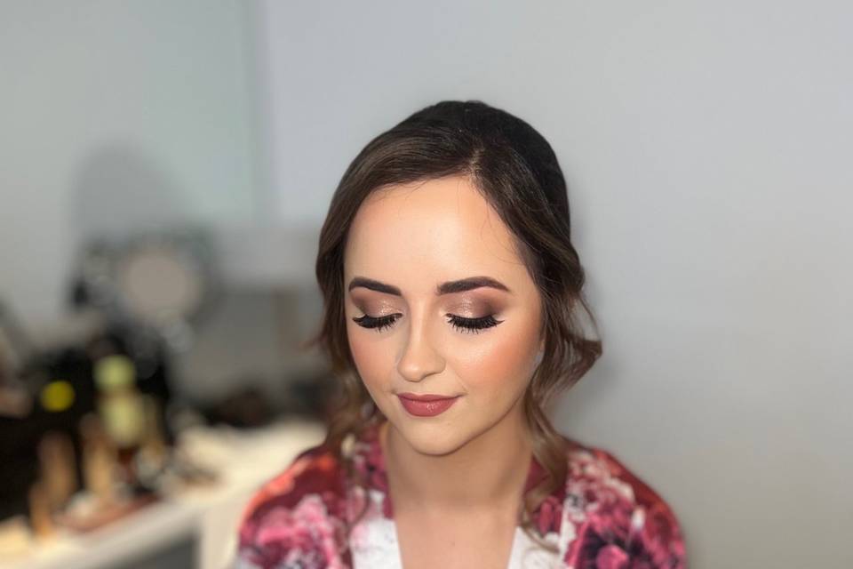 Soft glam bridesmaid makeup