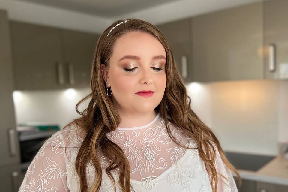 Pretty bride makeup