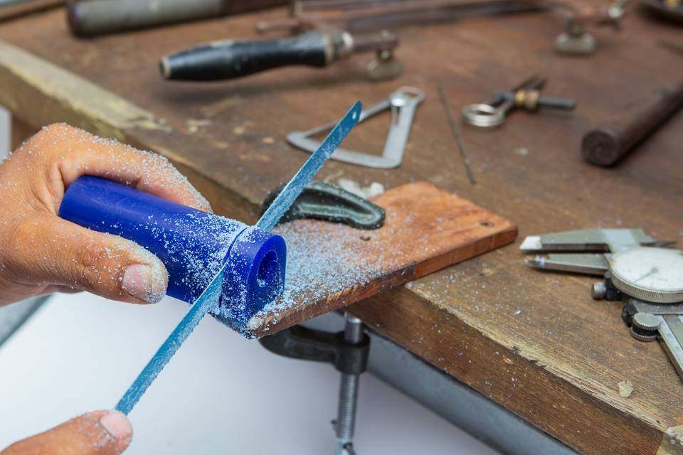 Wax ring tube cutting