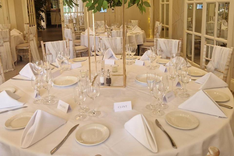 Bushy centrepiece with pampas