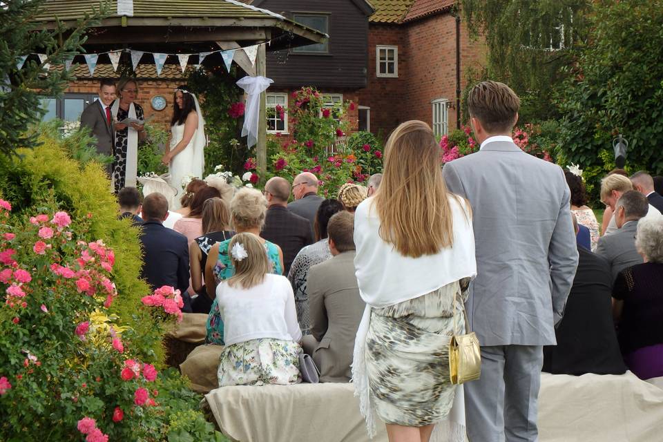 Floral media outdoors wedding