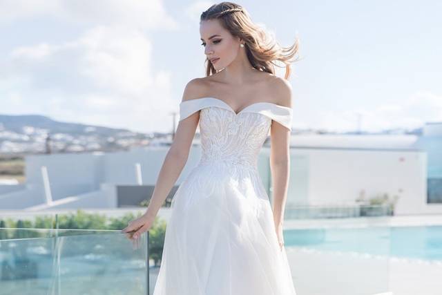 Carolyn Anne s Bridal in West Sussex Bridalwear Shops hitched
