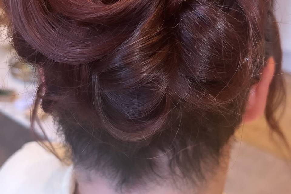 Moh curled bun