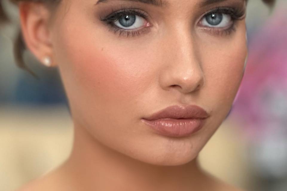 Prom makeup