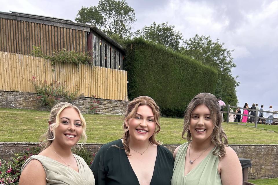 Natural glam bridesmaids