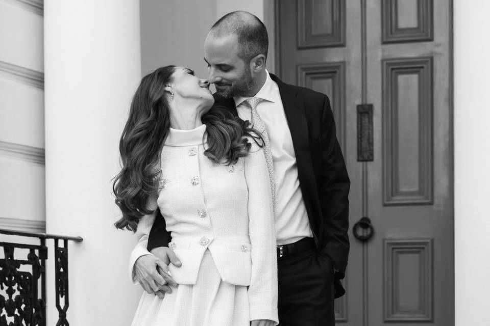 Stairs kiss