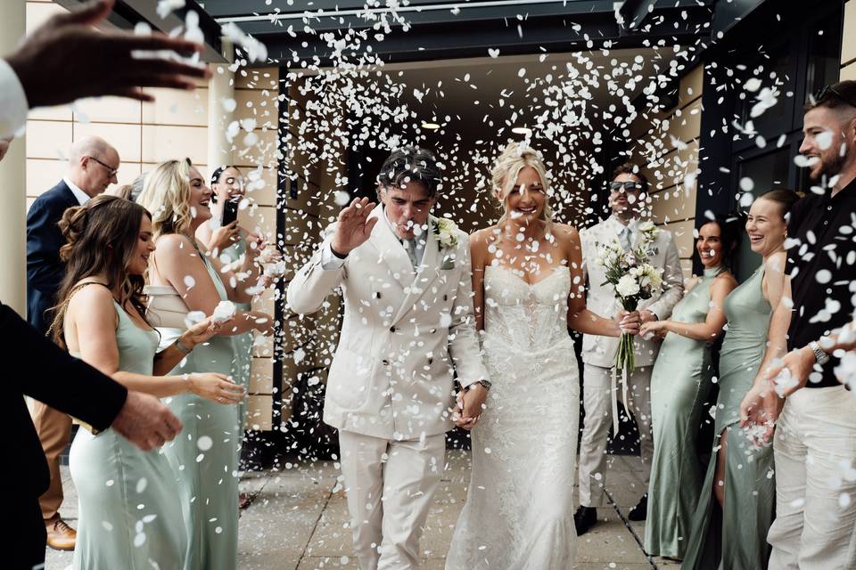 Confetti throw