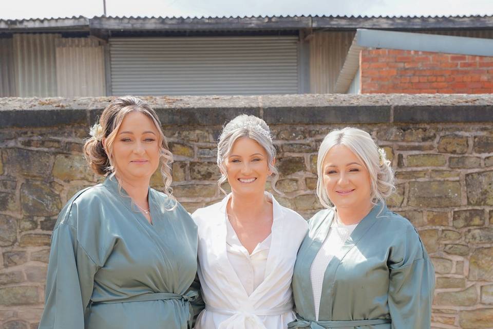 Bride& Bridesmaids 🤍