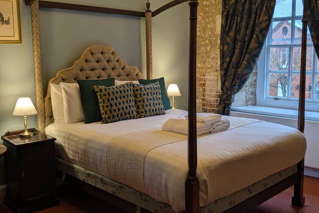 Fit for a Queen... Or king!