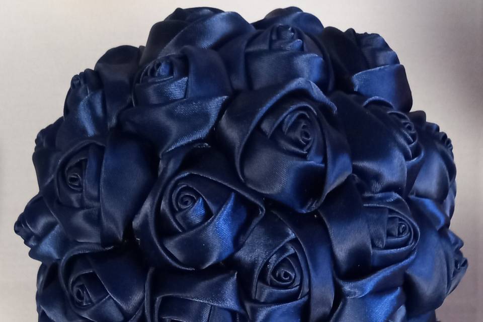 Blue ribbon rose bouquet