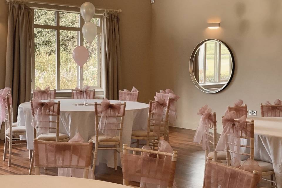 Salisbury suite in pink décor