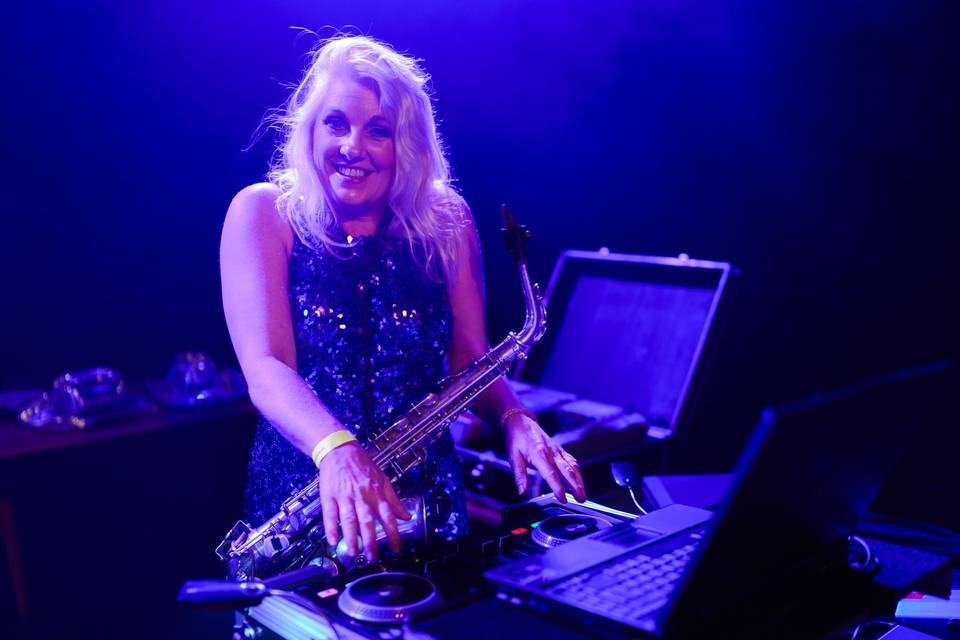 Lady Dj and SAX