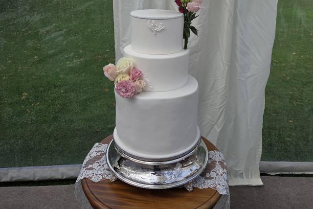 5 tier cake inc a floating tie