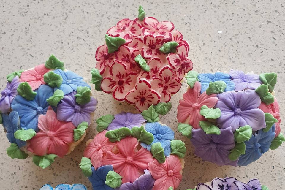 Floral cup cakes