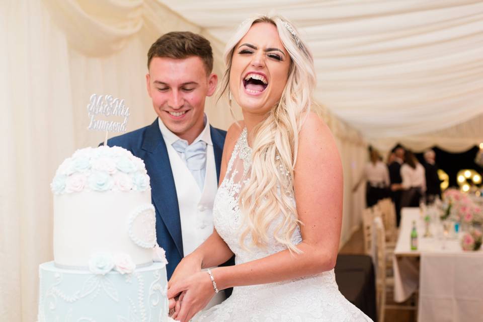 Cutting the cake xx