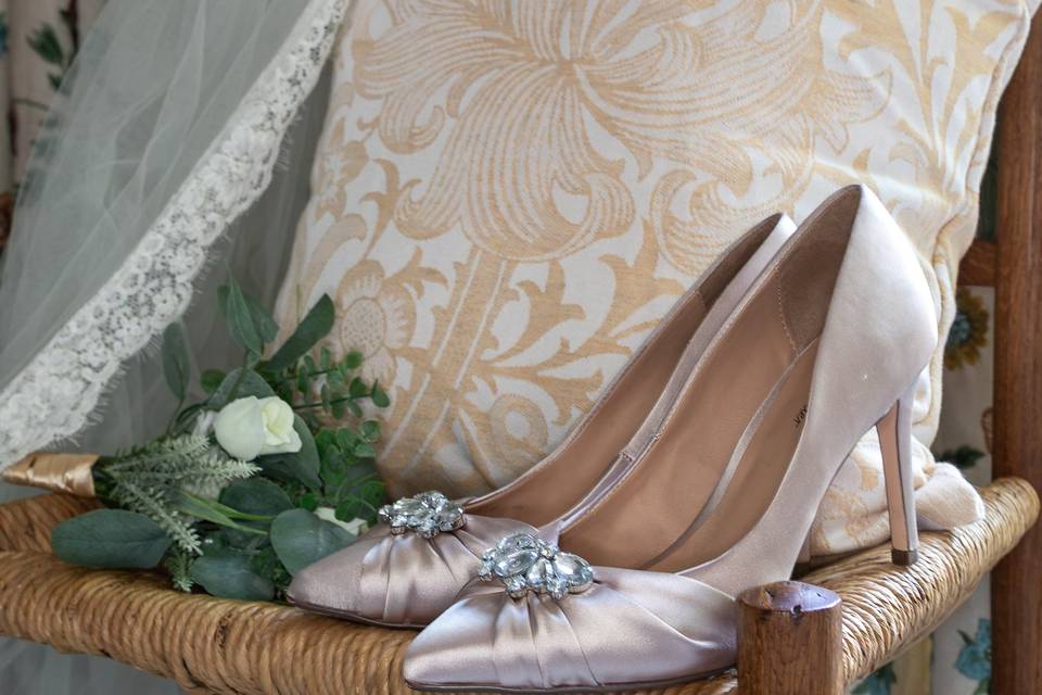Bride's accessories