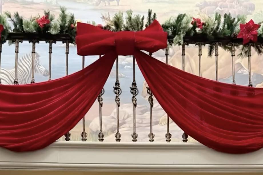 Who doesn’t love a big red bow